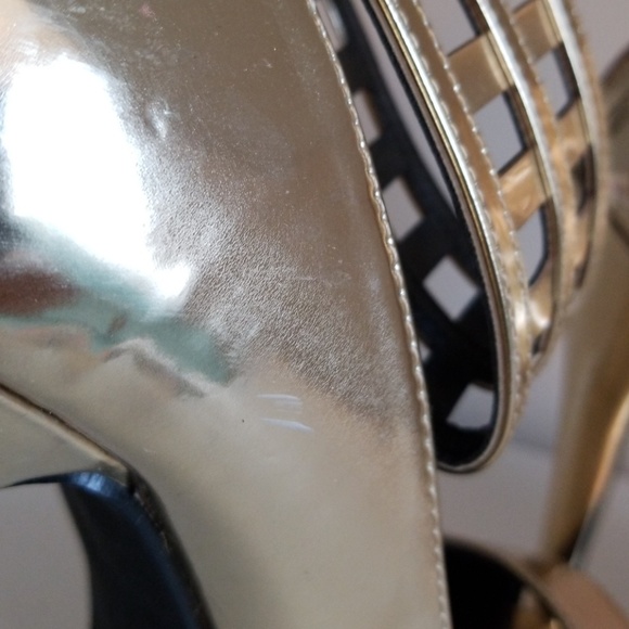 SOLD Gorgeous gold heels with with cage detail - Picture 8 of 8